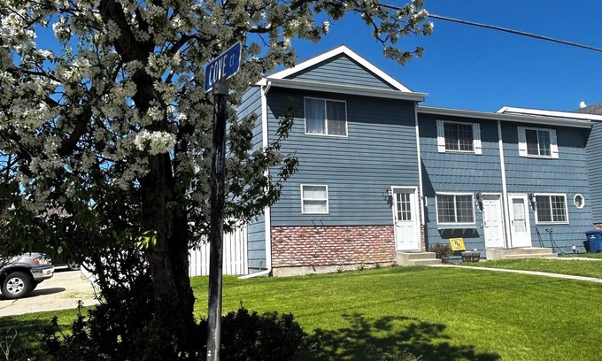Sheridan House | Highland Hideaway-Newly Remodeled!
