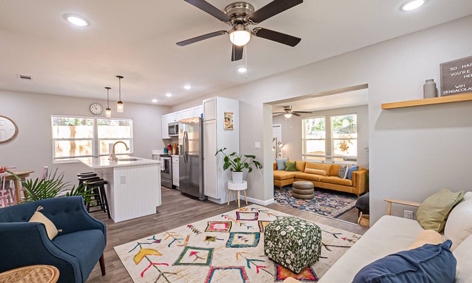 Southeast Pensacola House | Highland Home-The heart of P'cola-5beds, 8guests