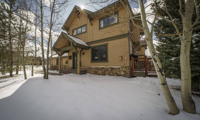 The Highlands House | Highland House – Private Hot Tub & Mountain Views