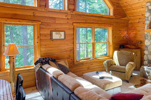 Roslyn Ridge House | Highland Lodge