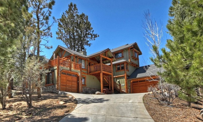 Eagle Mountain Estates Cabin | Highland Manor by Destination Big Bear : Luxury Log Estate in Eagle Mountain! Movie Theater/Game Room!