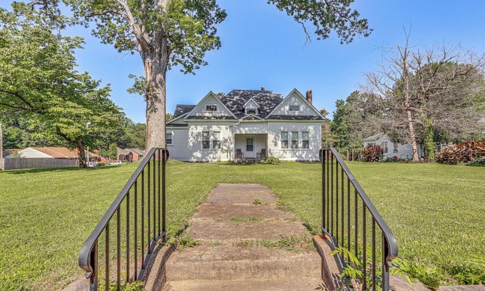 Jackson House | Highland Manor, King size Beds, Game Room with Treadmill.