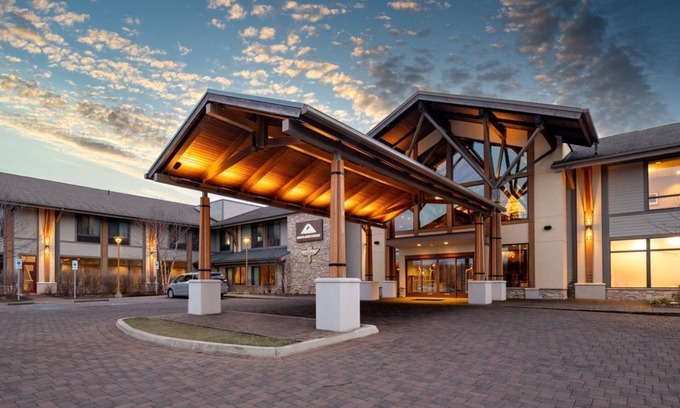Fairfield Cabin | Highland Queen Suite | Comfort & Resort Access