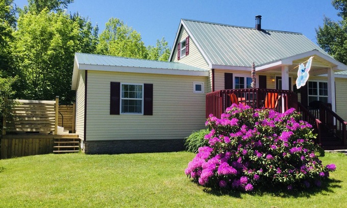 Pleasant Bay Bed & Breakfast | Highland Sunrise Suite Private Hot Tub Cabot Trail ,Pleasant Bay,N.S.