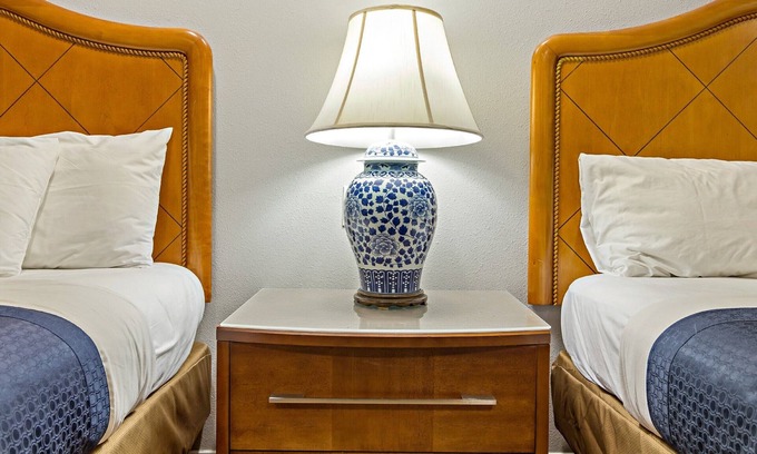 Dimond Hotel | Highlander Motel