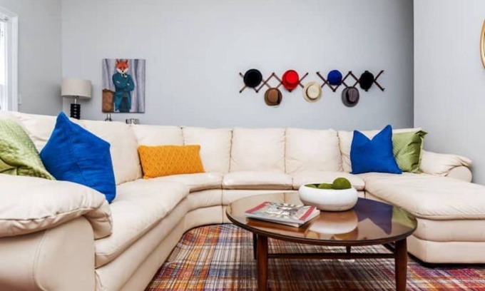 Highlands Apartment | Highlands 2 BR Mid- Century Getaway with Firepit