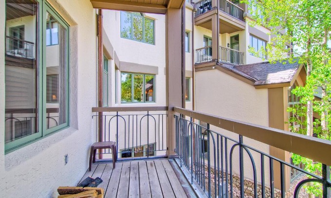 Highlands Townhomes Apartment | Highlands Area by East West Hospitality