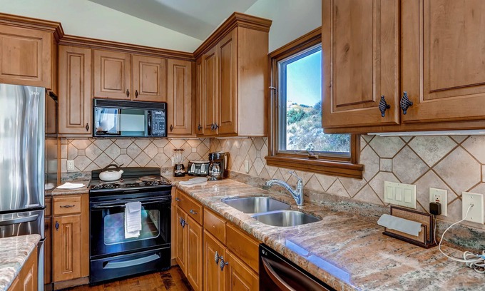 Highlands Townhomes Apartment | Highlands Area by East West Hospitality