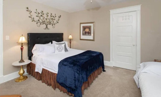 Bonnycastle Apartment | Highlands Gem: Super Clean Guest Suite Sleeps 6, Plenty of Beds for Everyone!