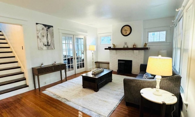 Germantown House | Highlands Home: Bourbon, Derby, Bar, Karaoke & Fun!