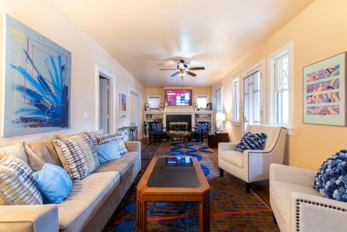 Cherokee Triangle House | Highlands Home Walk to All
