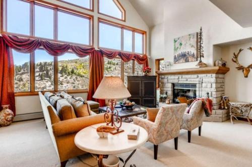 Highlands Townhomes Apartment | Highlands Slopeside 509 by East West Hospitality