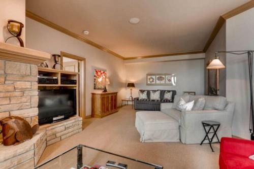 Highlands Townhomes Apartment | Highlands Slopeside 507 by East West Hospitality