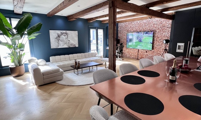 Canal Ring Apartment | Highly Luxurious & Fancy 7-star Apartment in the City