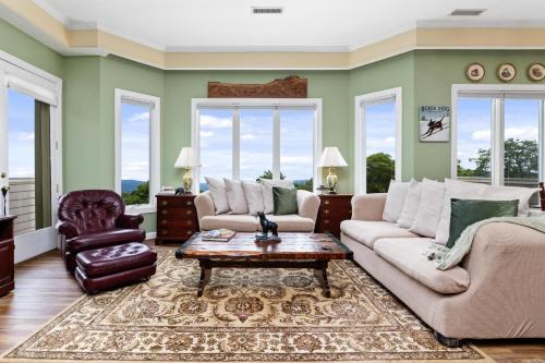 Chestnut Springs House | Highridge Court 08 with Wintergreen Advantage