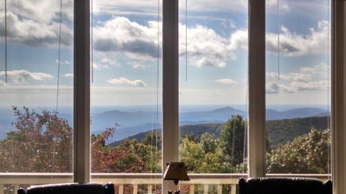 Chestnut Springs House | Highridge Court 19 with Wintergreen Advantage