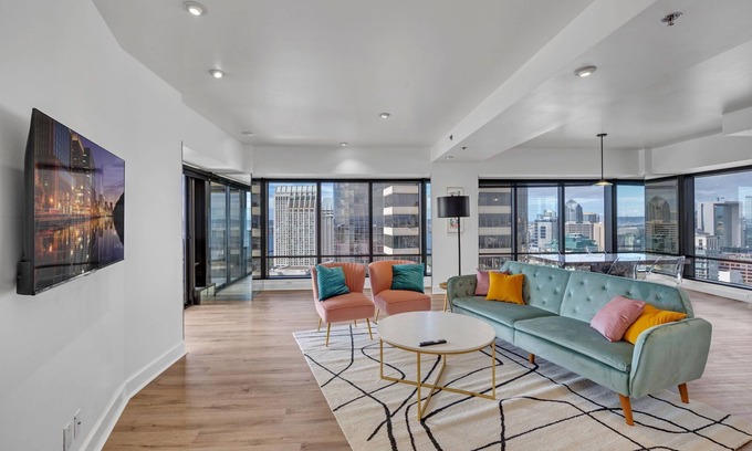 Pacific Terrace Condo | Highrise Living - San Diego Bay View from the 32-Floor - Downtown SD