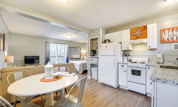 Cape Fair Apartment | Hike, Boat, Fish & More: Table Rock Lake Cottage