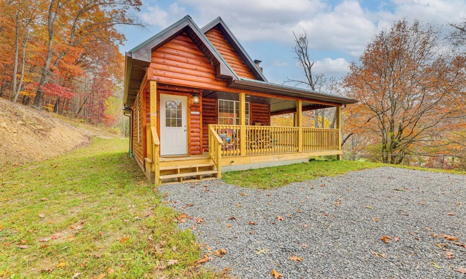 Marlinton Cabin | Hike & Fish: Marlinton Cabin w/Fire Pit & Views!