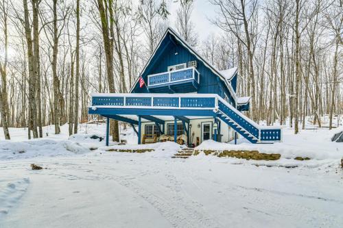 Bellaire House | Hike, Golf and Explore Cabin with Deck in Bellaire!