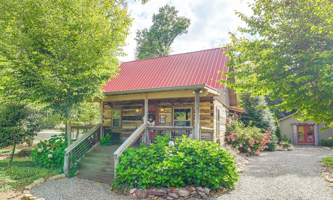 Weaverville Cabin | Hike, Leaf Peep & More: Sleek Cabin in Weaverville