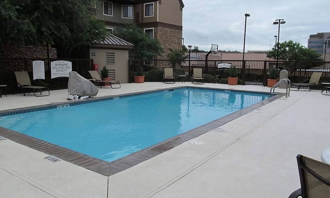 Vance Jackson Apartment | Hike the Natural Bridge Caverns! Full Kitchen, Free Breakfast, Outdoor Pool!
