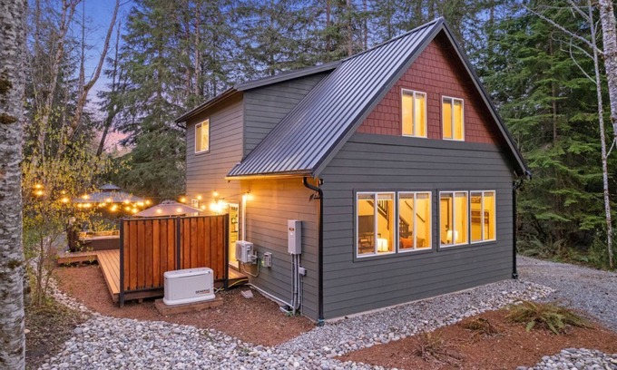 Ashford Cabin | Hikers Haven at MT Rainier