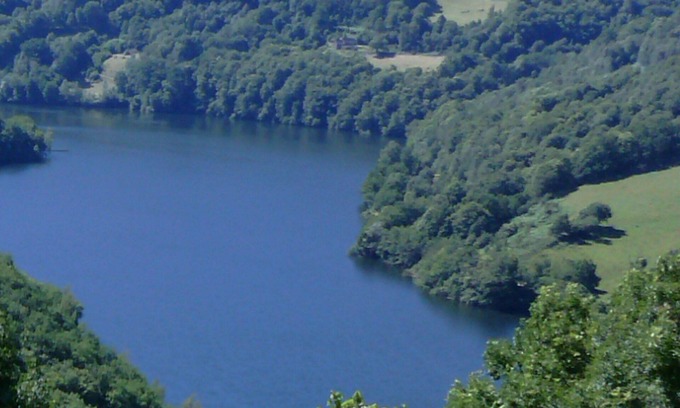 Castelnau-de-Mandailles House | Hiking at the gateway to Aubrac, Lake view, Lot valley, for 4 or 6 people.