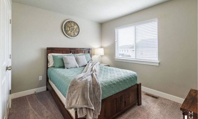 Enoch House | Hiking, Biking, Trails, Skiing, and More