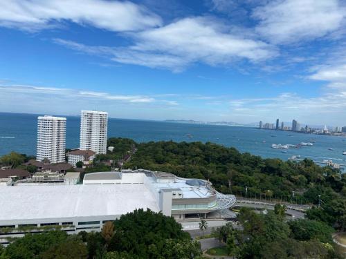 Pratumnak Hill Apartment | Hill and Super Seaview condo