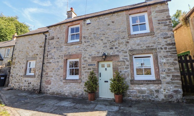 Winster Cottage | HILL COTTAGE, family friendly, character holiday cottage in Winster