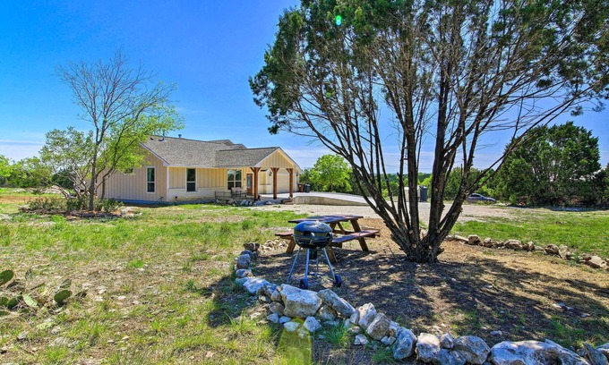 Boerne Cottage | Hill Country Casita w/Patio: 13 Mi to Dtwn Boerne
