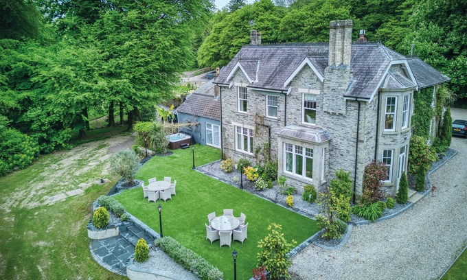 Ludchurch Cottage | Hill House Country Estate - Princes Gate