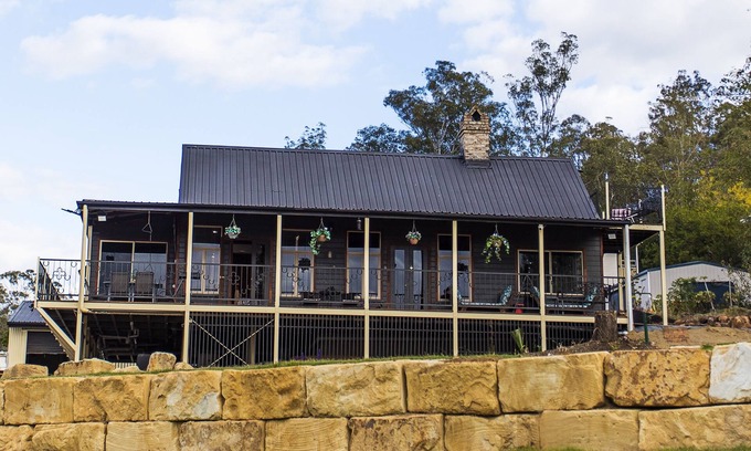 Esk Bed & Breakfast | Hill House Esk Qld
