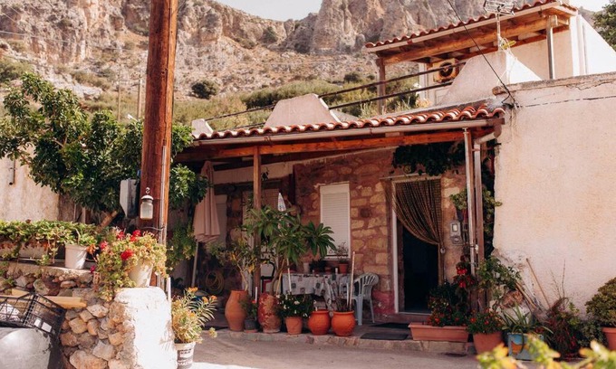 Sitia Apartment | HILL HOUSE SANDALI 2