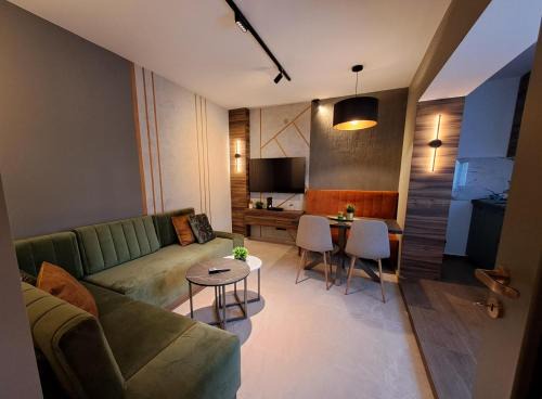 Nis Apartment | HILL Lux Apartman 1, FREE Secure private yard PARKING 2 place, DESIGNER home & WI-FI rooms & SMART TVx3 & 2 Bedroom & Rooms & Apartments Nis