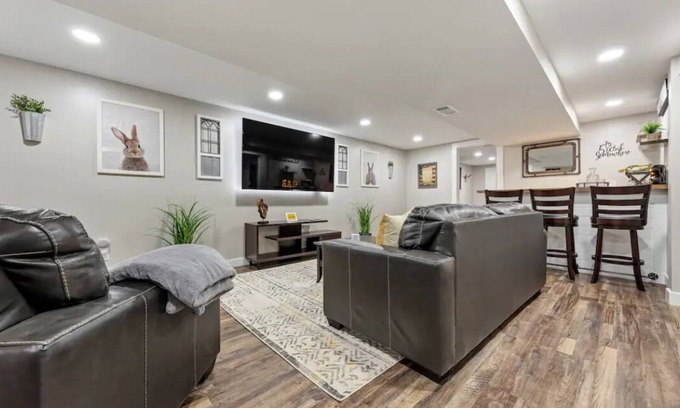 Glencoe House | Hill Manor at the Crossroads of the Nation