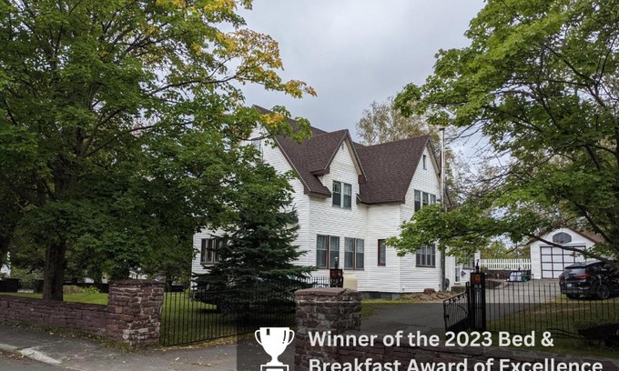 Grand Falls - Windsor Bed & Breakfast | Hill Road Manor Bed & Breakfast