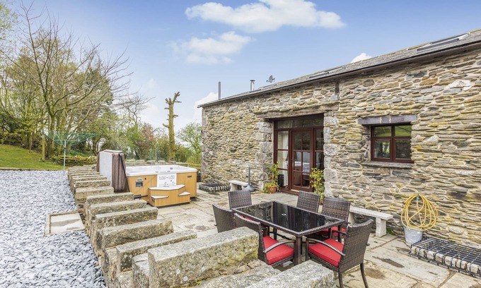 Newland Near Ulverston Cottage | HILL SIDE BARN, family friendly, with hot tub in Pennington