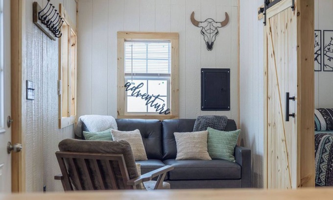 Little Valley Cabin | Hill Side Suite