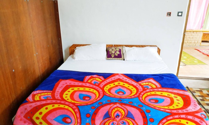 Old Manali House | Hill top house 2br, incredible view, old Manali.