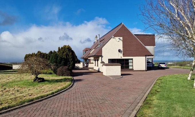 Larne House | Hill Top House