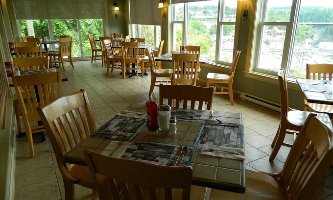 Grand Falls Hotel | Hill Top Motel & Restaurant