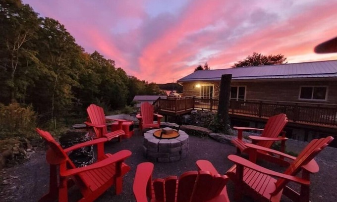 Tudor and Cashel Cottage | HILL TOP PARADISE WITH LAKE VIEW AND LAKE ACCESS