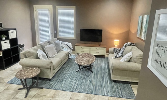 Elizabethtown Apartment | Hill Valley Hideaway 2bdr