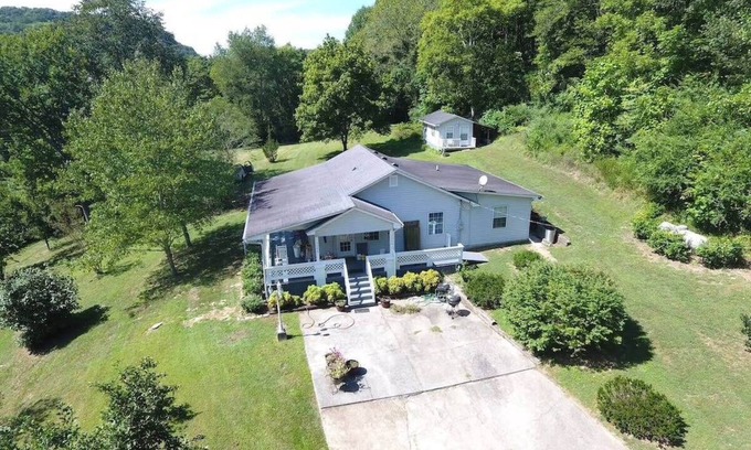 Whites Creek House | Hillbilly haven Summa