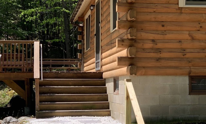 Norway Cabin | Hillbrook Cabin - Hike, ski, kayak and more! Downtown shops + restaurants, 6 ppl