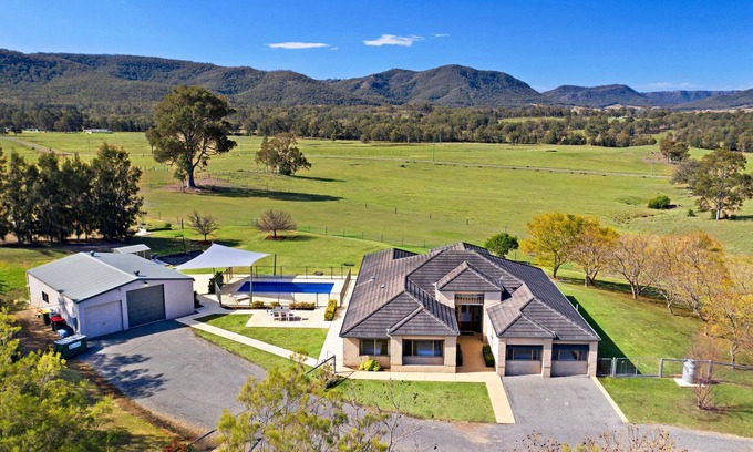 Elderslie House | Hillbrook Estate - Magnificent Vistas