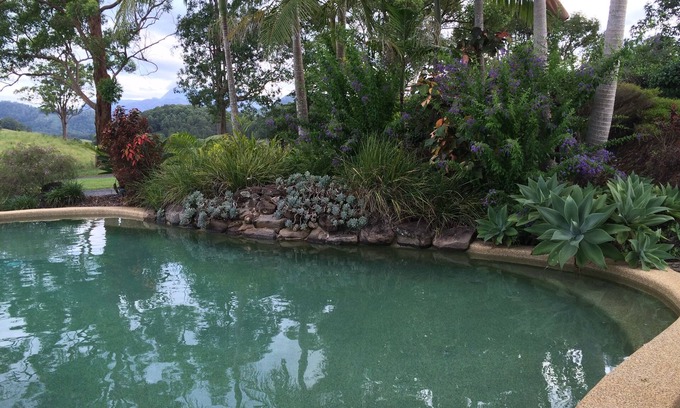 Upper Crystal Creek Bed & Breakfast | Hillcrest Mountain View Retreat
