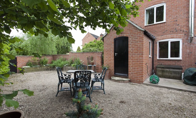 Stanton on the Wolds Apartment | Hillcrest - serviced house, sleeping 2 in one bedroom